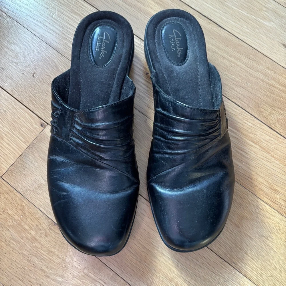 Clarks Black Slip On Leather Clogs - Size 10 Medium - Picture 4 of 11